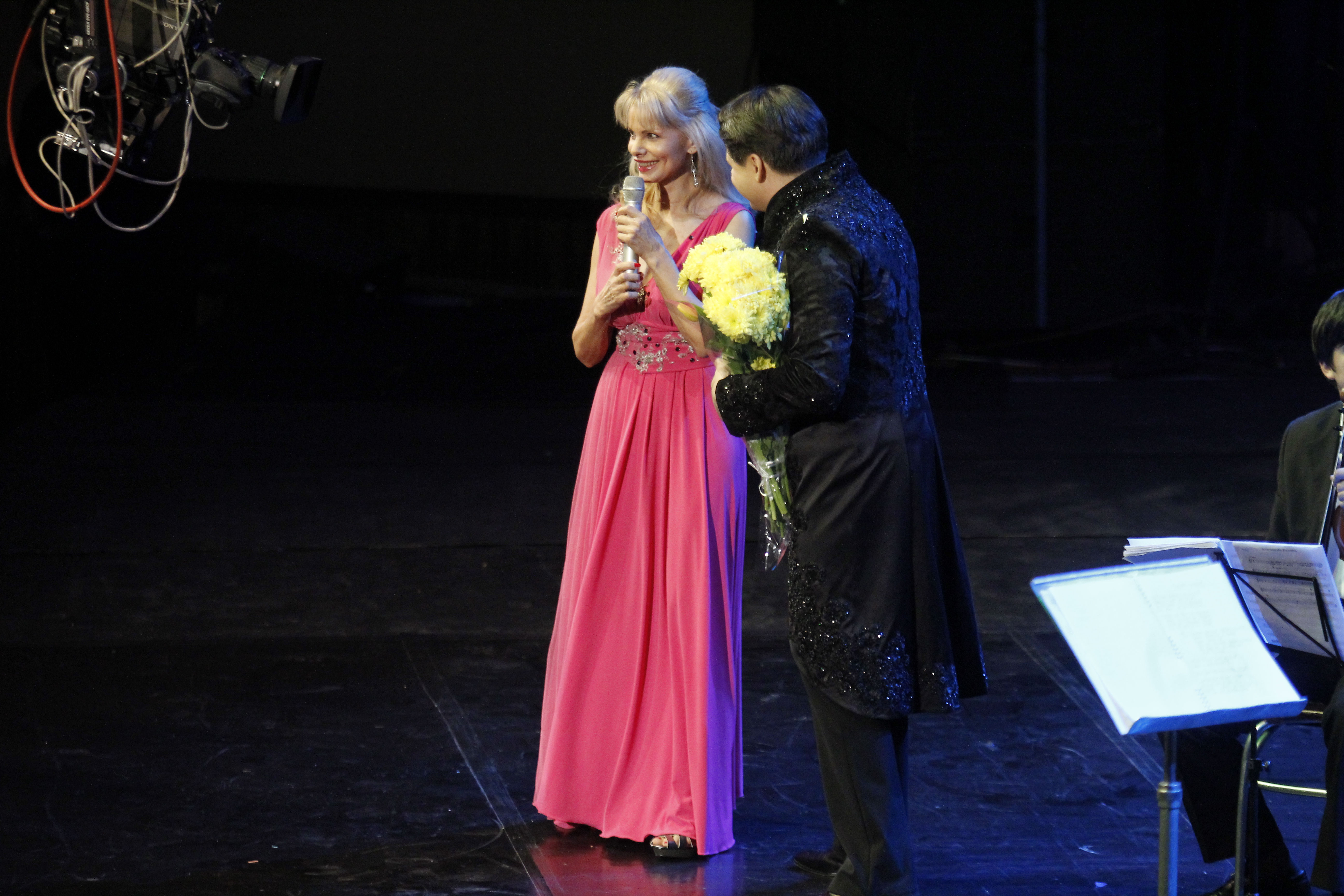 Fuego a cantat cateva piese in duet cu Anastasia Lazariuc