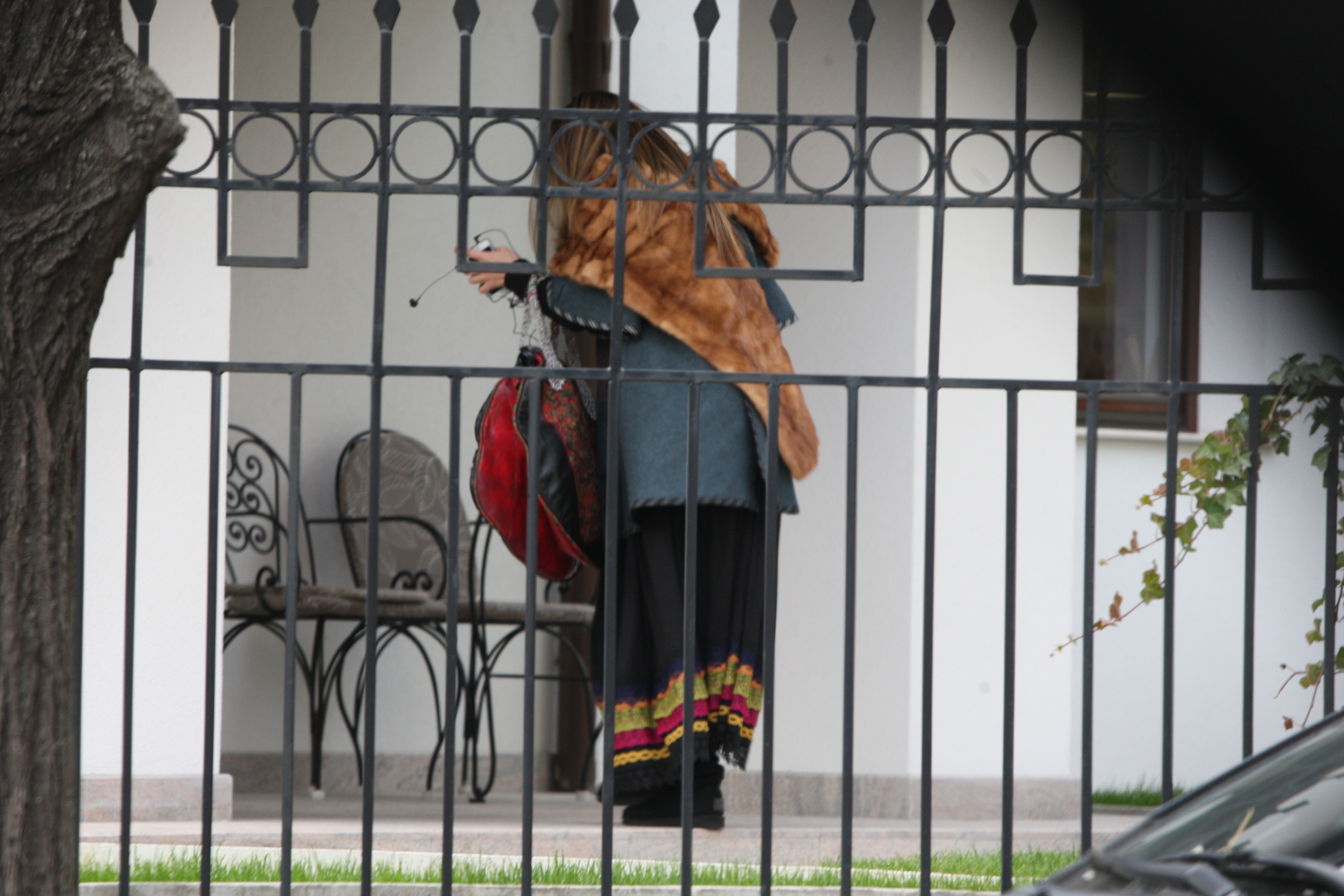 Dupa ce a plecat de la banca, Anna s-a dus la un salon de infrumusetare, unde a stat cinci ore