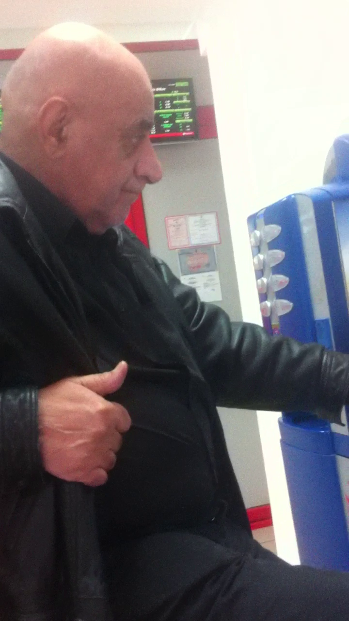 Viorel Lis s-a enervat teribil la sfaristul saptamanii trecute, cand a pierdut la pacanele