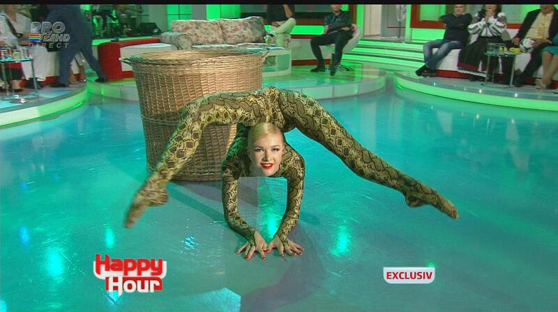 Cea mai flexibilă femeie din lume, show incendiar la TV! Uite-o pe Zlata cât de fierbinte şi sexy poate fi!