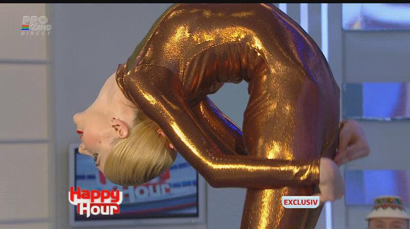 Cea mai flexibilă femeie din lume, show incendiar la TV! Uite-o pe Zlata cât de fierbinte şi sexy poate fi!
