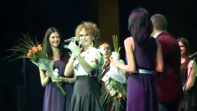 Angela Similea a facut senzatie pe scena Salii Palatului