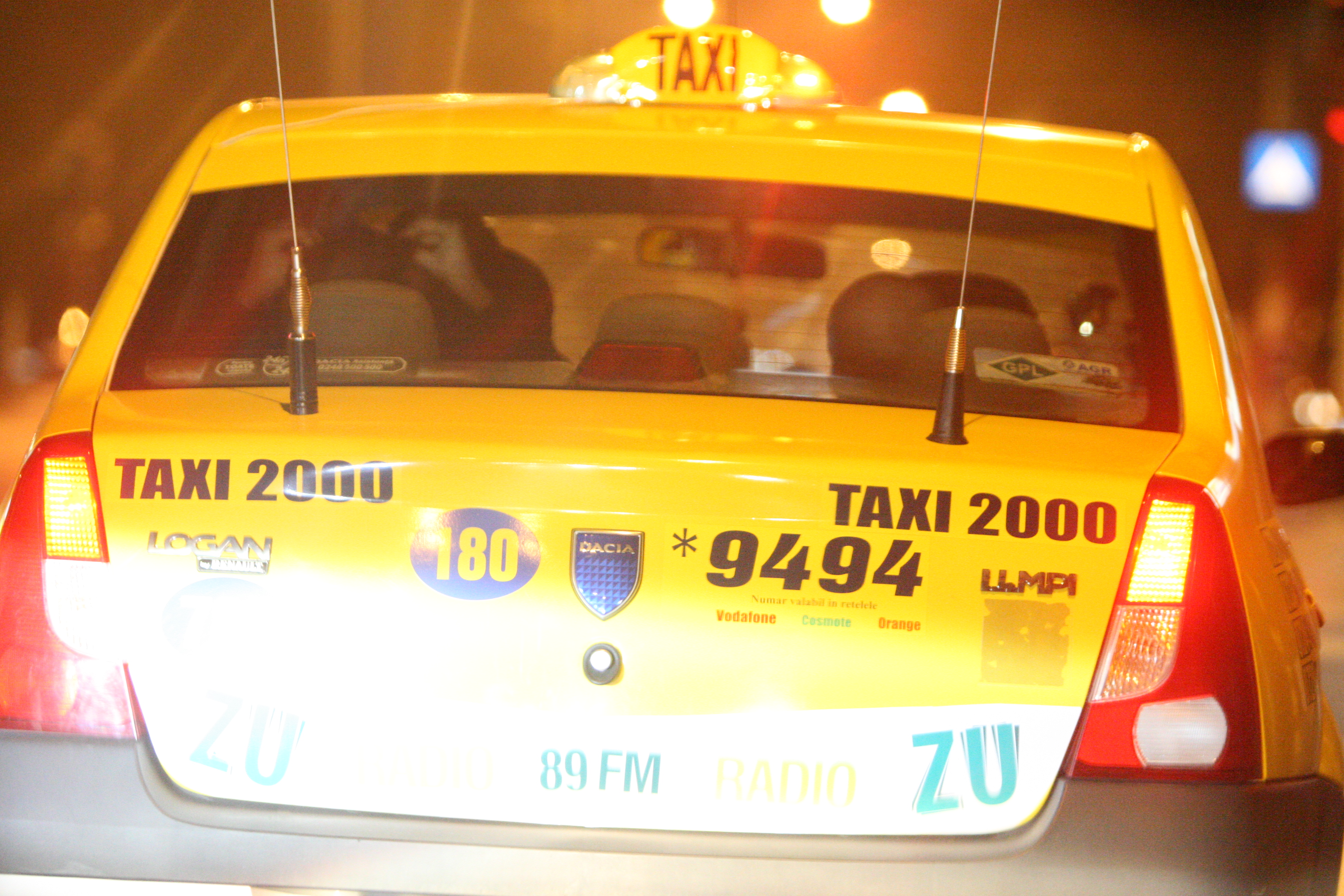 Bendeac urca pe bancheta din spate, alaturi de noua lui achizitie