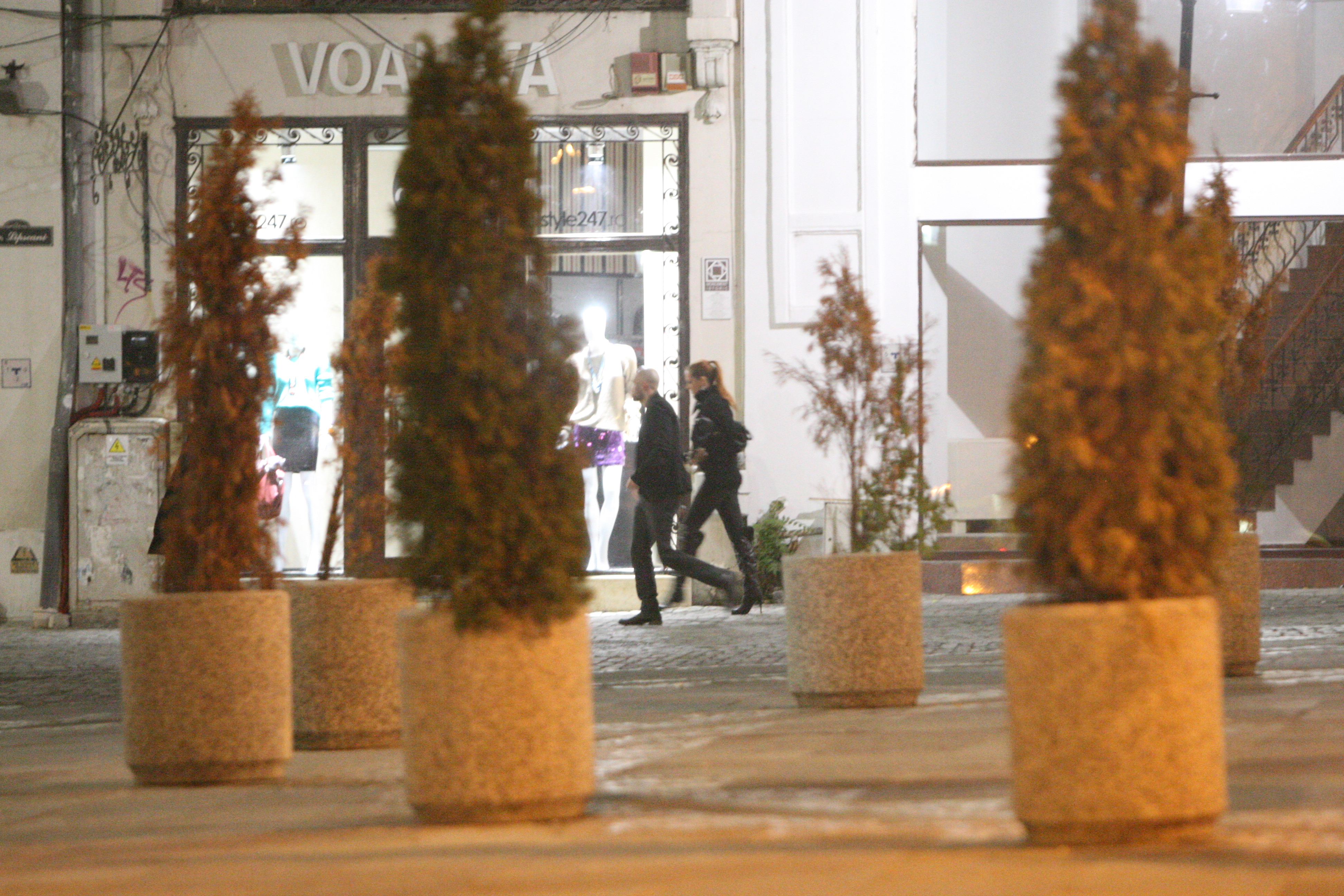 Dupa ce intreaga seara s-au distrat intr-un club din Capitala, cei doi au mers intr-un local din Centru Vechi