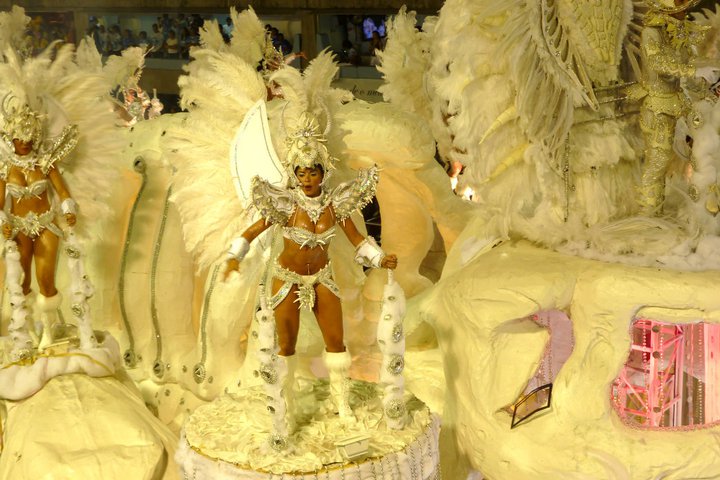 Romanul a fost fascinat de dansurile si costumatiile braziliencelor