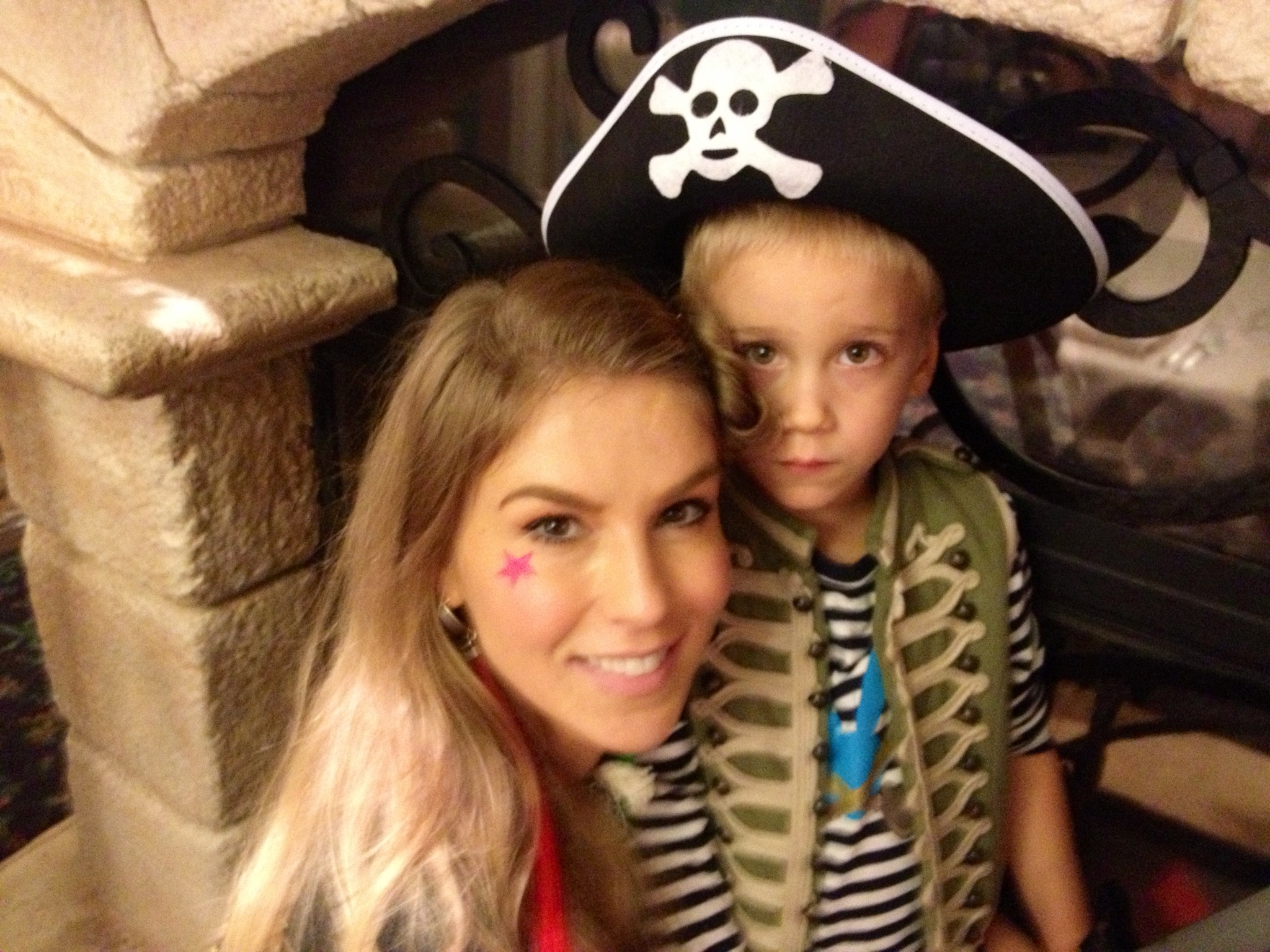 Corina si-a dus fiul in Franta de ziua lui