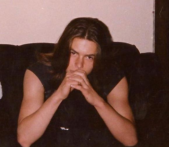 Pe vremuri, Bogdan Vladau avea plete lungi pana la umeri, la fel ca si Victor