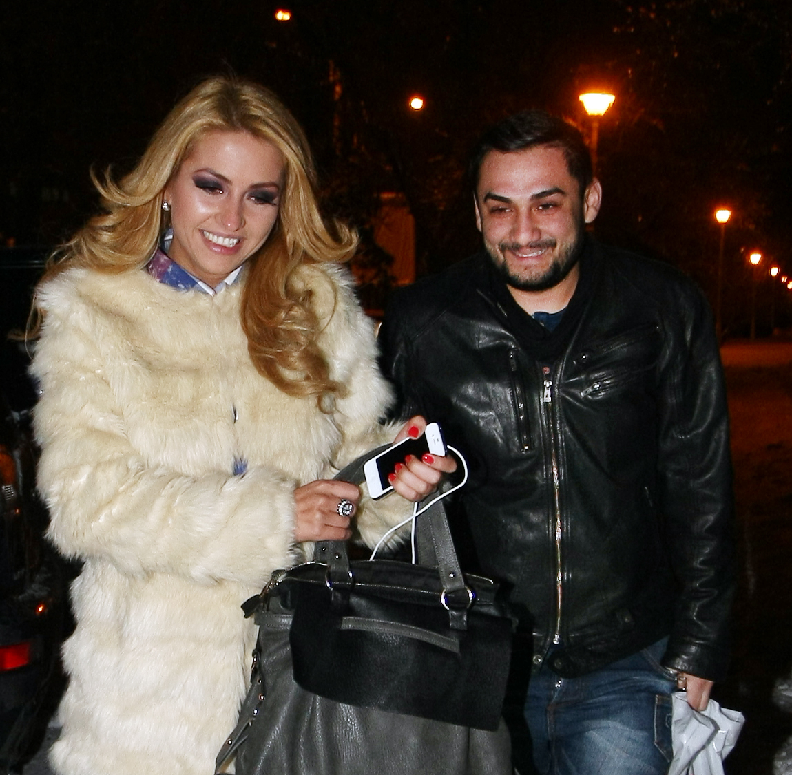 Blonda s-a despartit de Robert dupa ce au avut o cearta ceva mai apriga