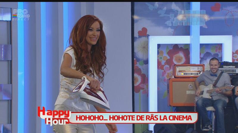 Bianca Drăguşanu, aşa cum n-ai mai văzut-o niciodată: calcă cămăşi şi mătură prin platoul emisiunii