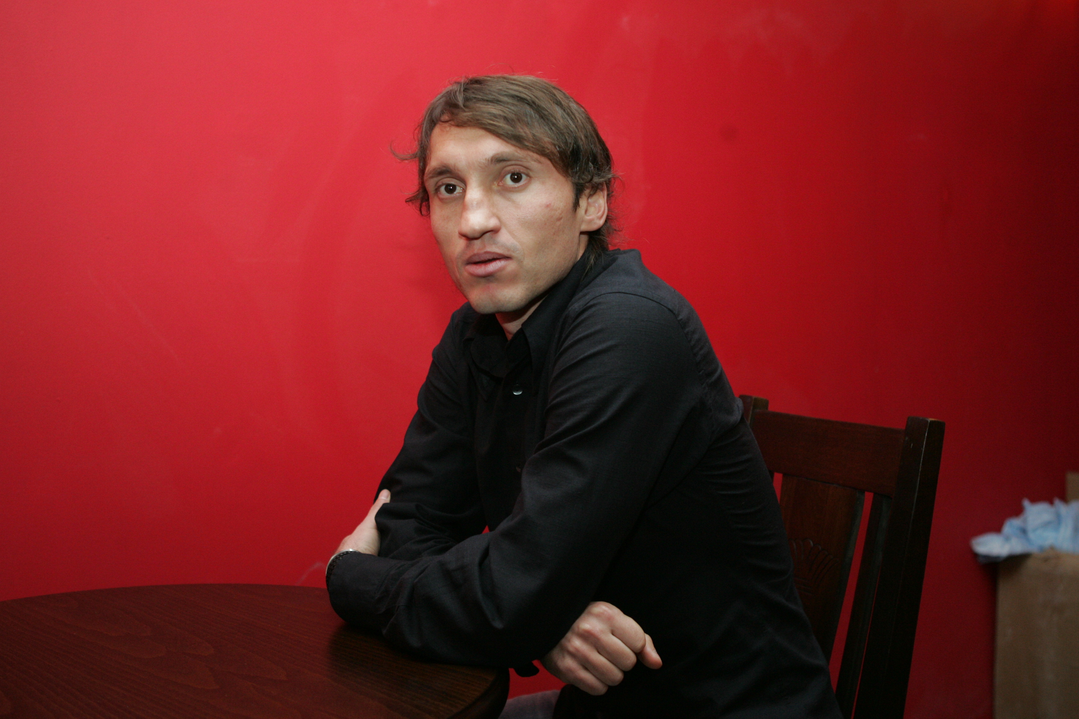 Inainte de operatie, nasul lui Gabi Popescu avea un aspect inestetic, provocat probabil de accidentarile din teren