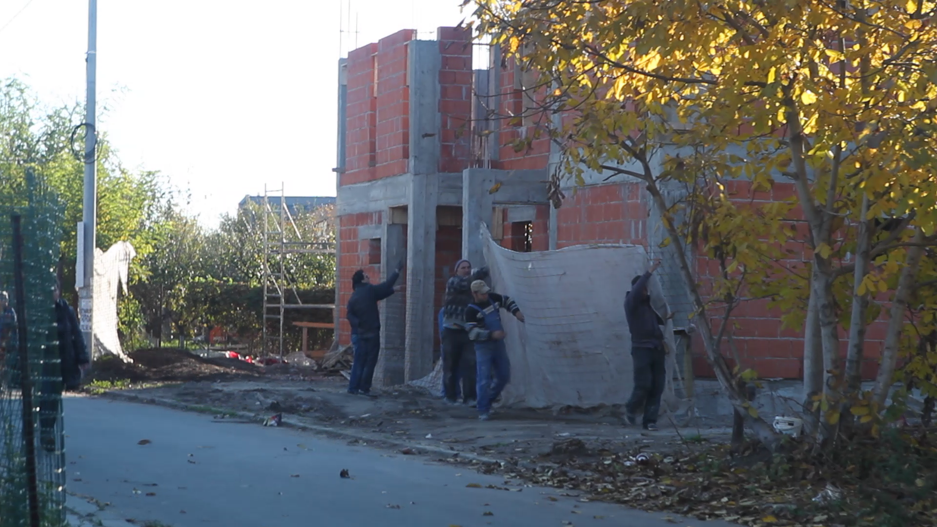 Keo se duce des la vila in constructie din Pipera pentru a supraveghea personal lucrarile