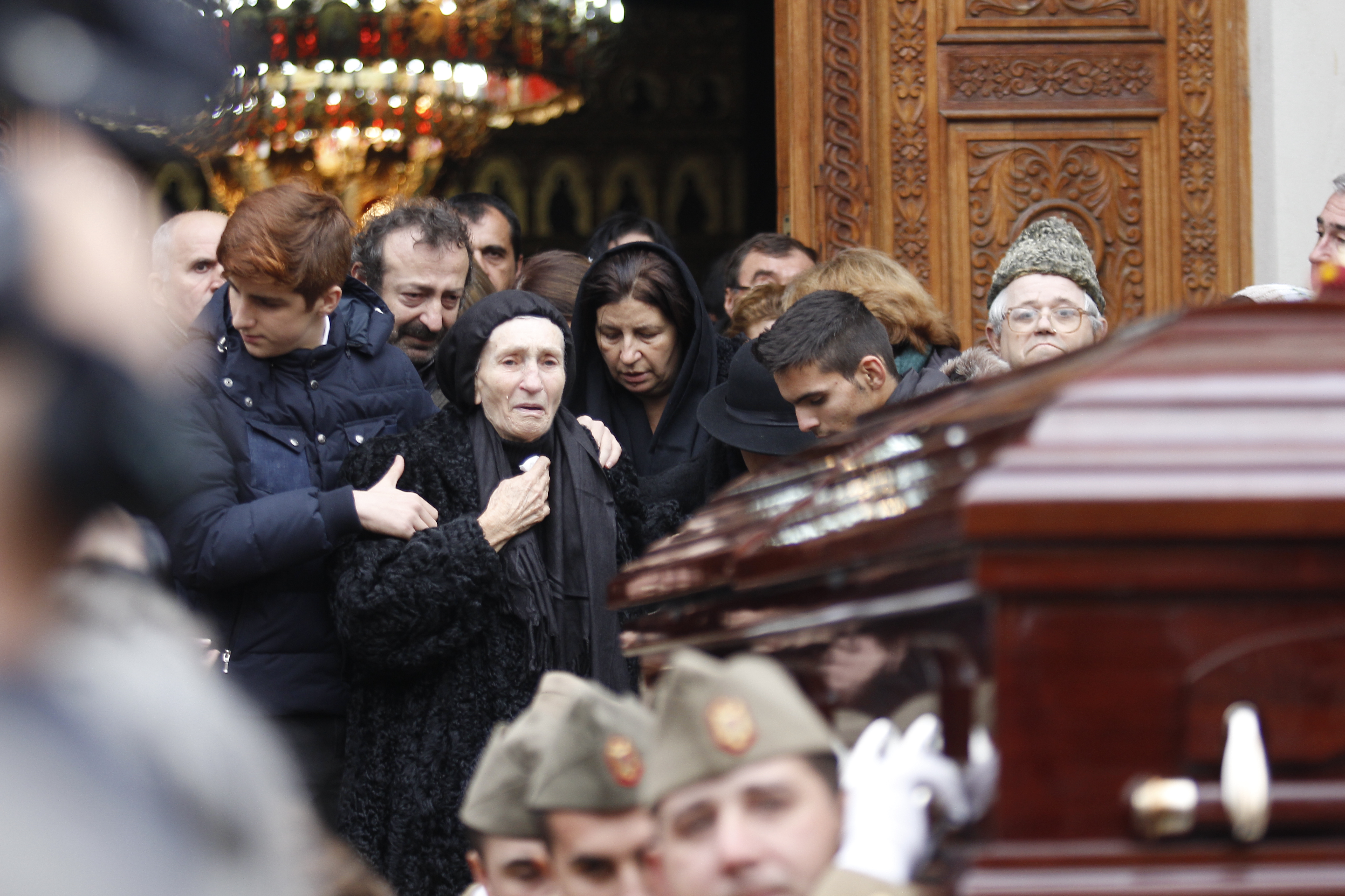 Mama regretatului actor sfasaiata de durere