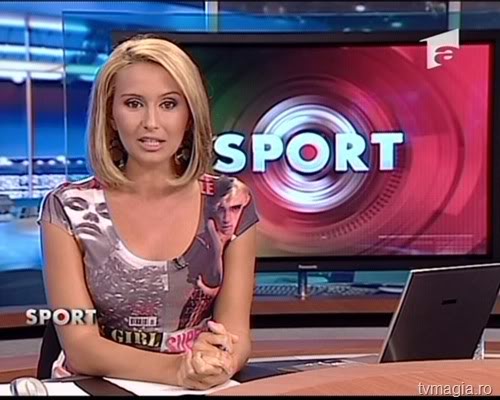 Cam asa arata Crina Abrudan cand se lasa pe mana specialistelor, care o machiau inainte sa intre in direct