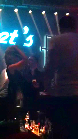 De abia dupa ce isi recepereaza palaria, Ana Maria continua sa se distreze si sa danseze