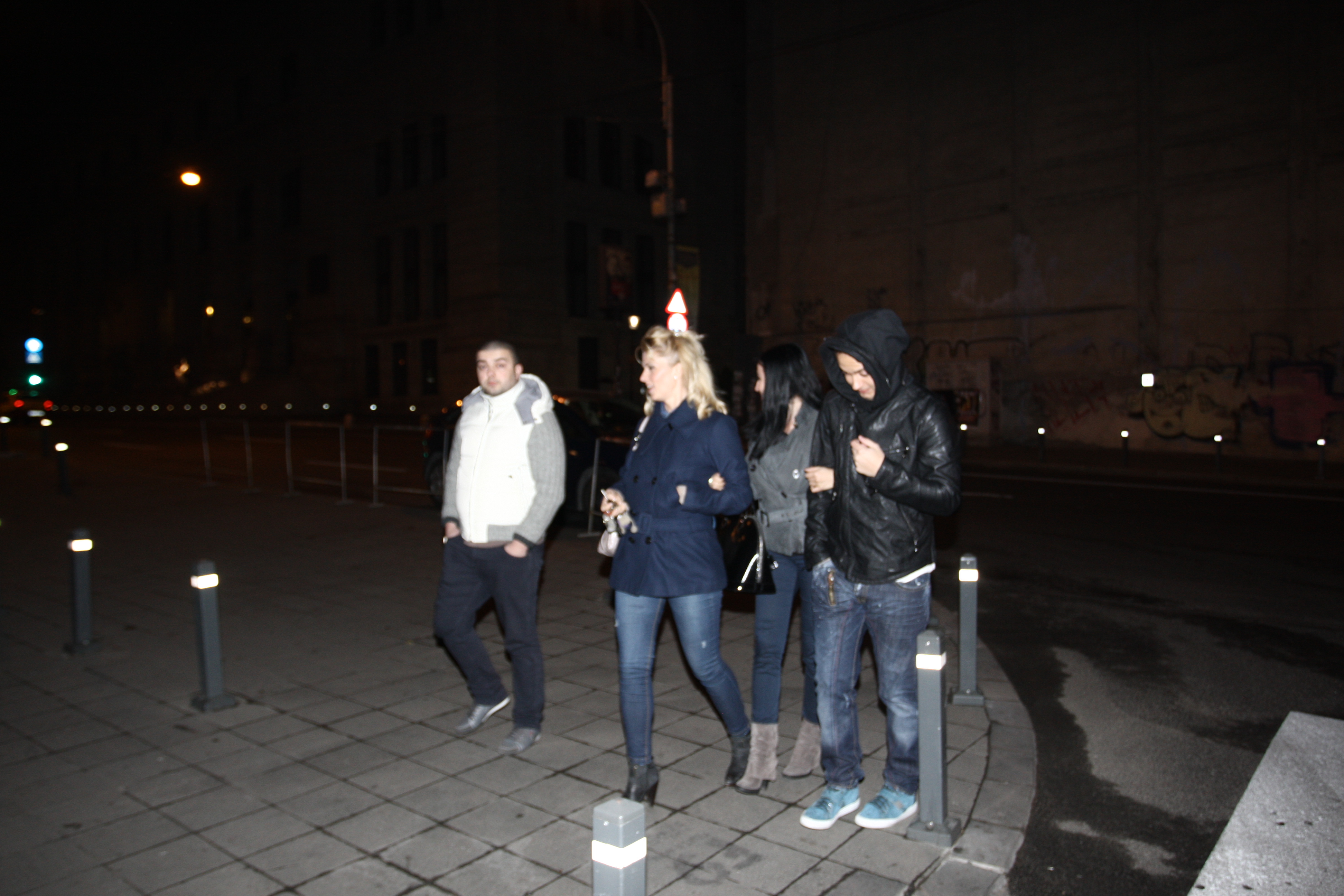 Rocsana Marcu si Gabi Badalau au fost fotografiati impreuna, weekend-ul trecut. Ea il tinea de brat si erau insotiti de inca un cuplu