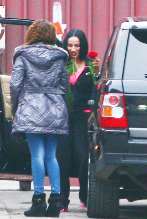 Tot saptamana trecuta, Rocsana a primit un buchet de trandafiri de la un barbat misterios, care, se pare, era chiar Badalau