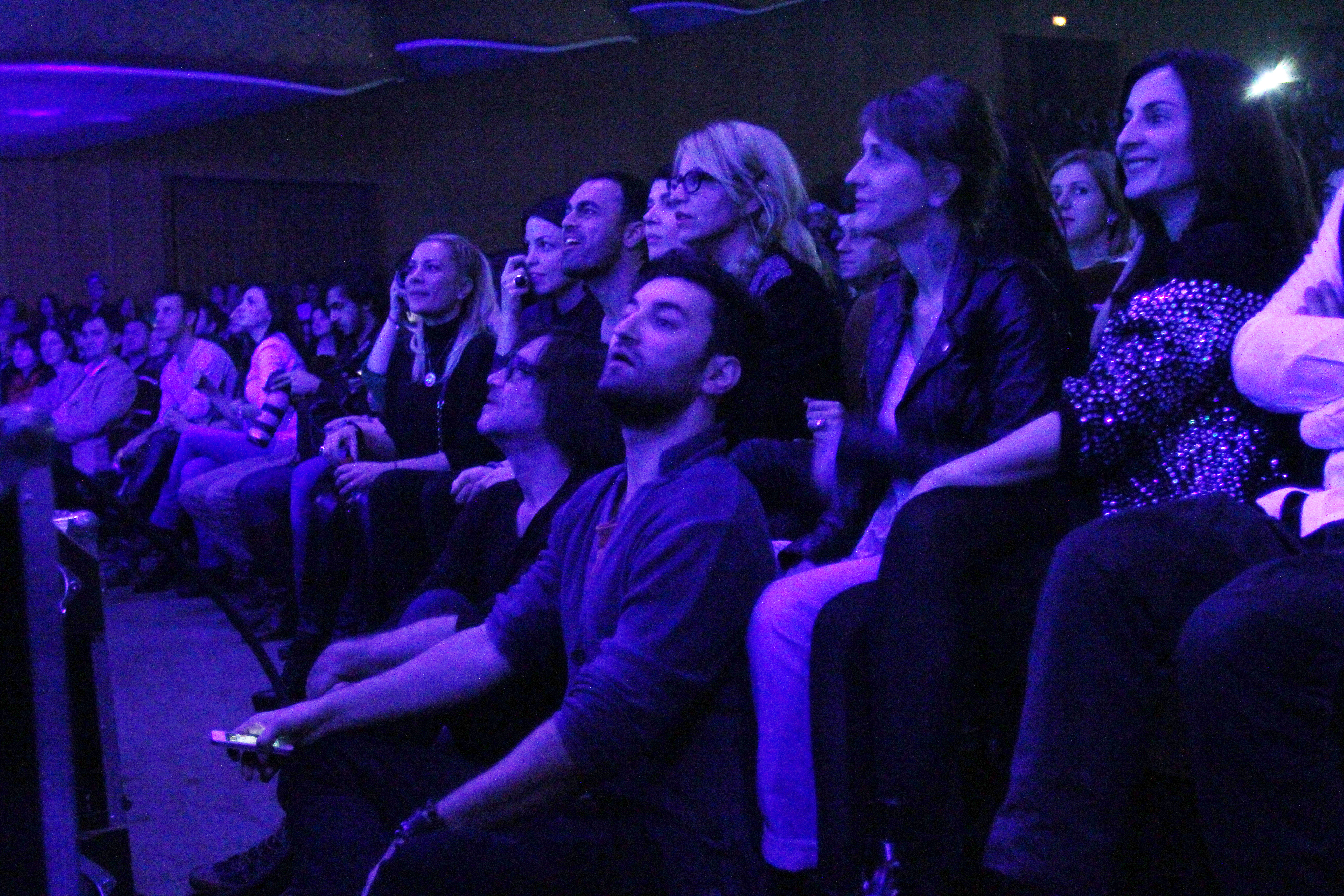 Smiley a ales sa stea turceste, pe jos, ca sa fie cat mai aproape de scena