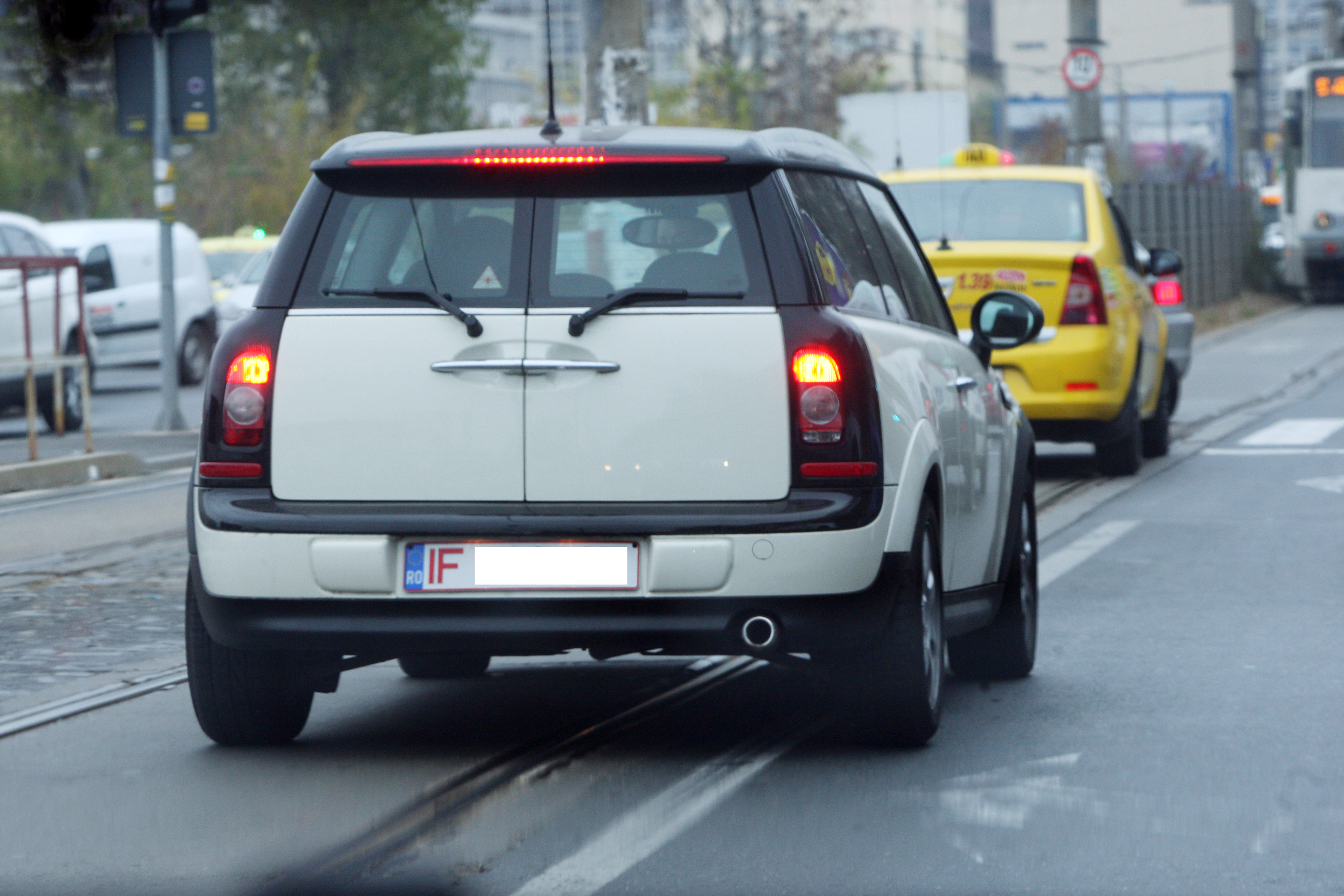 In drum spre salon, Denisa a scurtat timpul petrecut in trafic alegand sa merga pe linia de tramvai