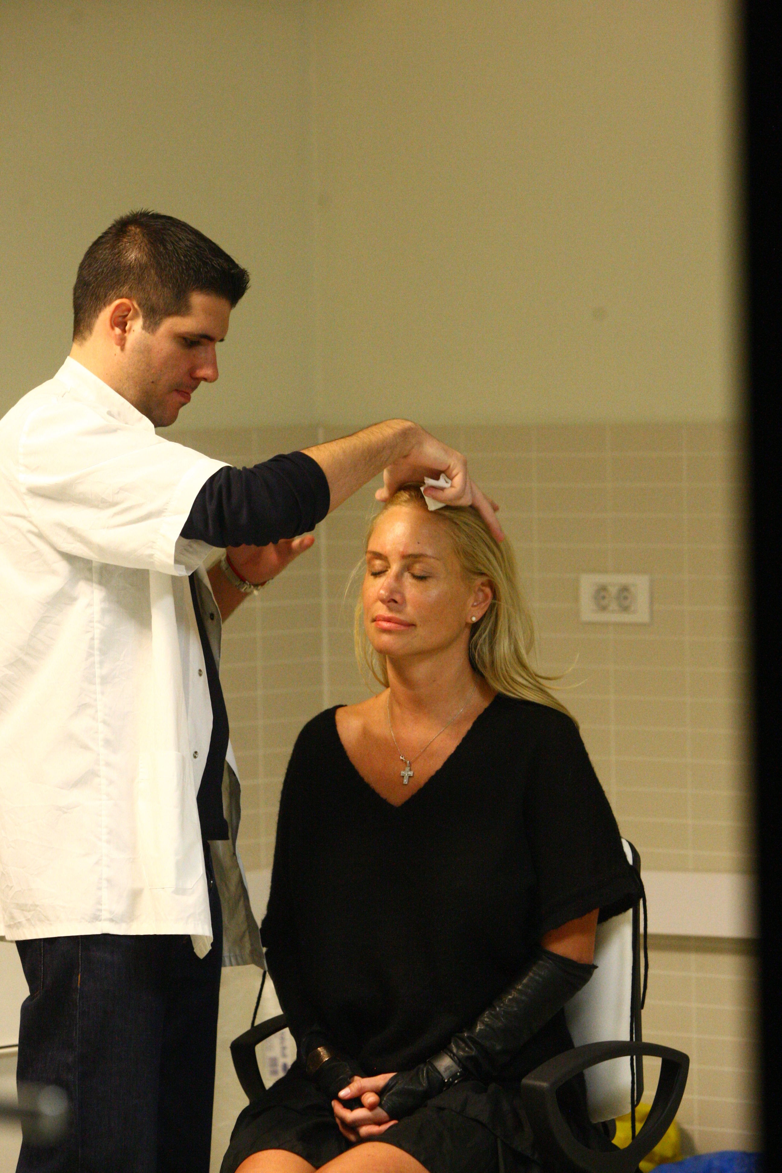 Vica a ramas adepta interventiilor estetice chiar si dupa marirea de sani despre care spune ca i-a provocat o adevarata trauma