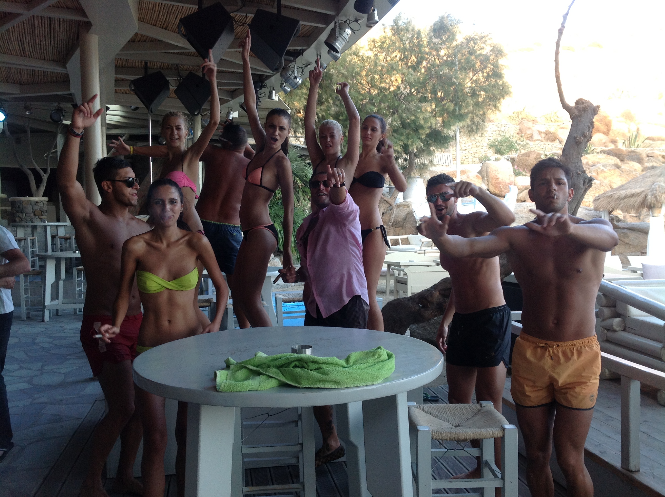 Infarctul vine dupa o perioada in care Botezatu a muncit non-stop, dar s-a si distrat la maxim