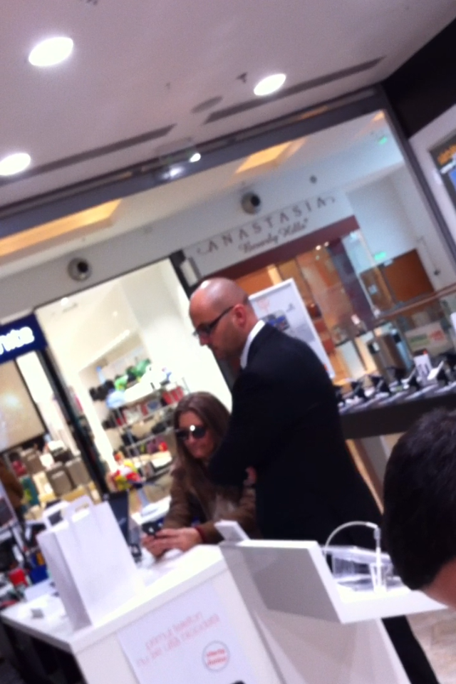 Designerul a insistat sa vada cat ajunge factura pentru camasile iubitului ei