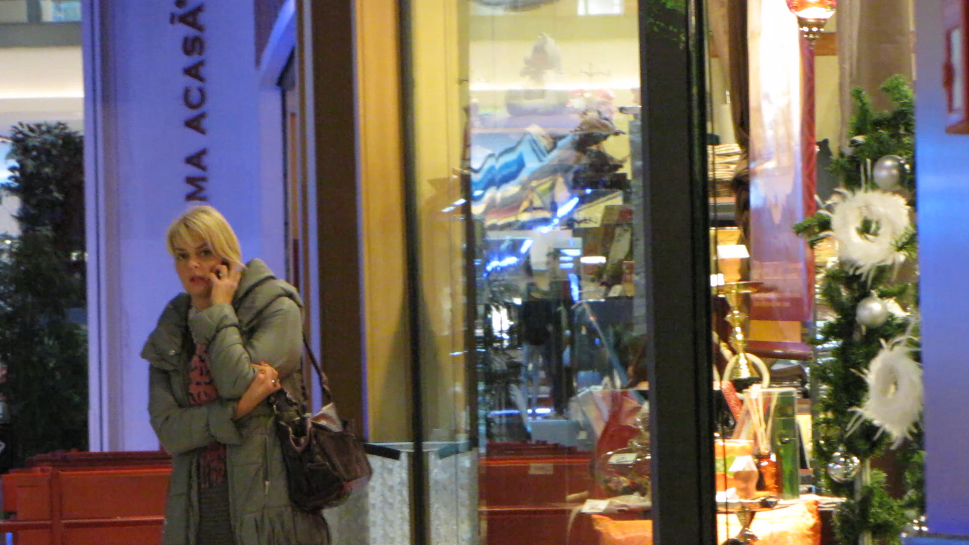 Imbracata ca de iarna, Iuliana Marciuc s-a dus la mall, insa nu a cumparat absolut nimic