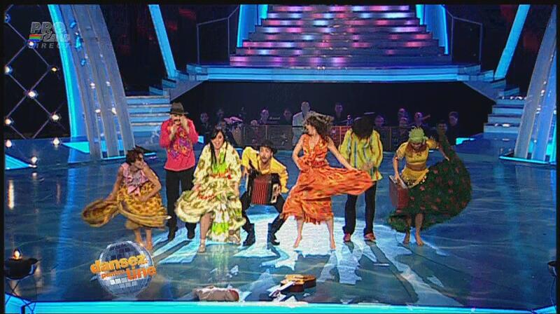 Diana şi Max, dans ţigănesc mai ceva ca-n şatră! Diana şi-a pus poalele-n cap ca o adevărată pirandă!