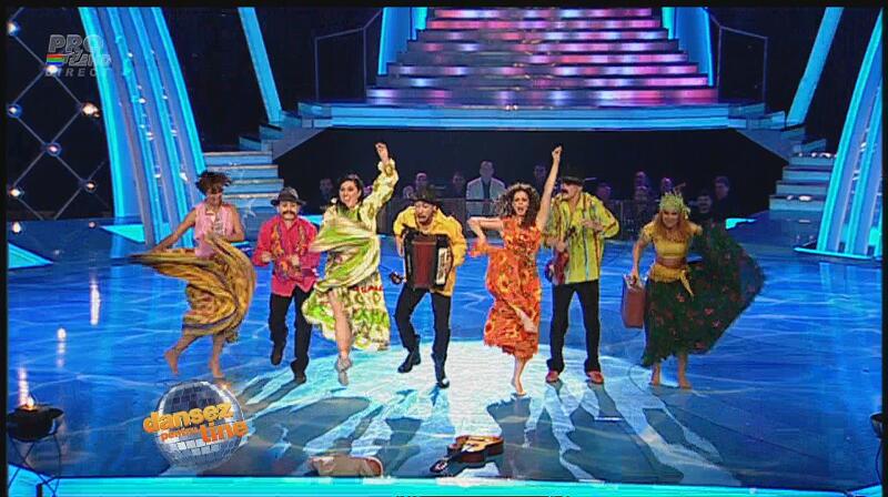 Diana şi Max, dans ţigănesc mai ceva ca-n şatră! Diana şi-a pus poalele-n cap ca o adevărată pirandă!