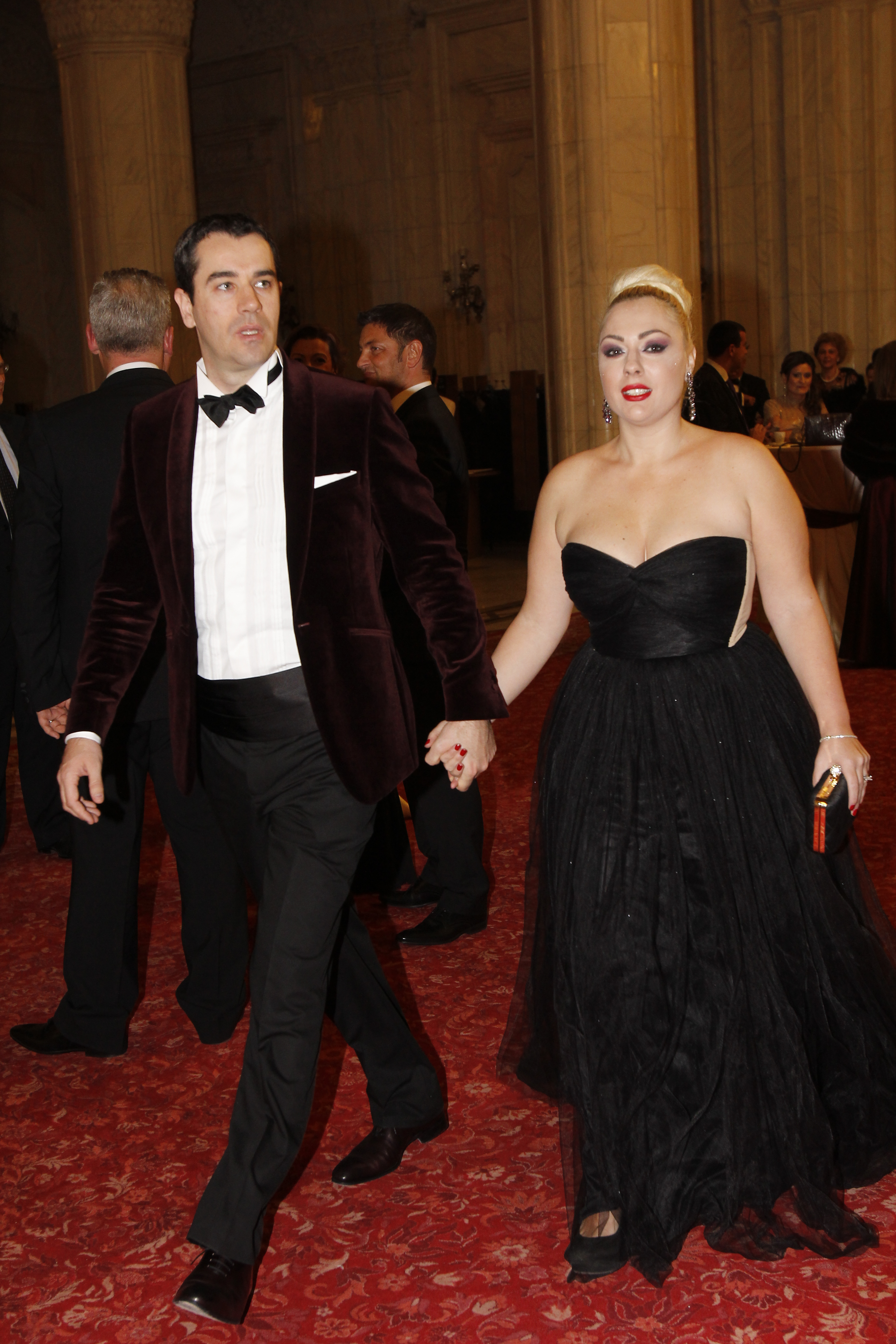 Giulia a imbracat o rochie indrazneata la un eveniment monden cu staif