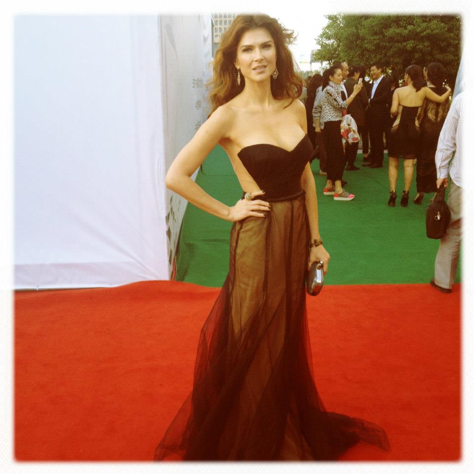 Monica Birladeanu a facut senzatie pe covorul rosui la un festival international de film