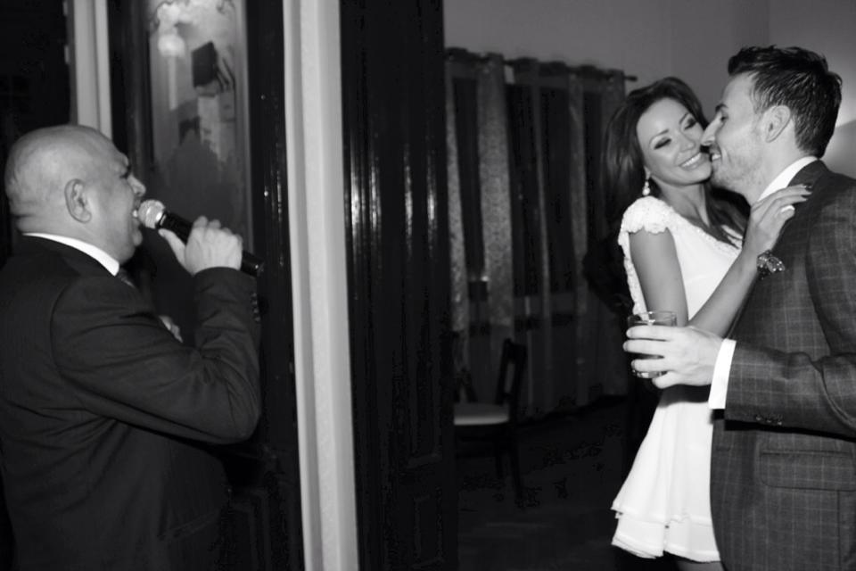 Uite cum îl răsfaţă şi-l iubeşte Bianca Drăguşanu pe Adi Cristea! Nu-i aşa că-s drăguţi împreună?