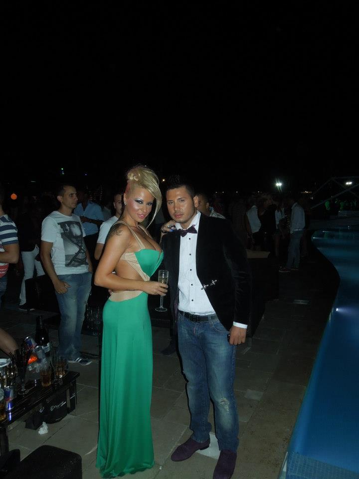 Blonda lui Costi Ionita este buna prietena cu make-up artistul Adrian Pescariu