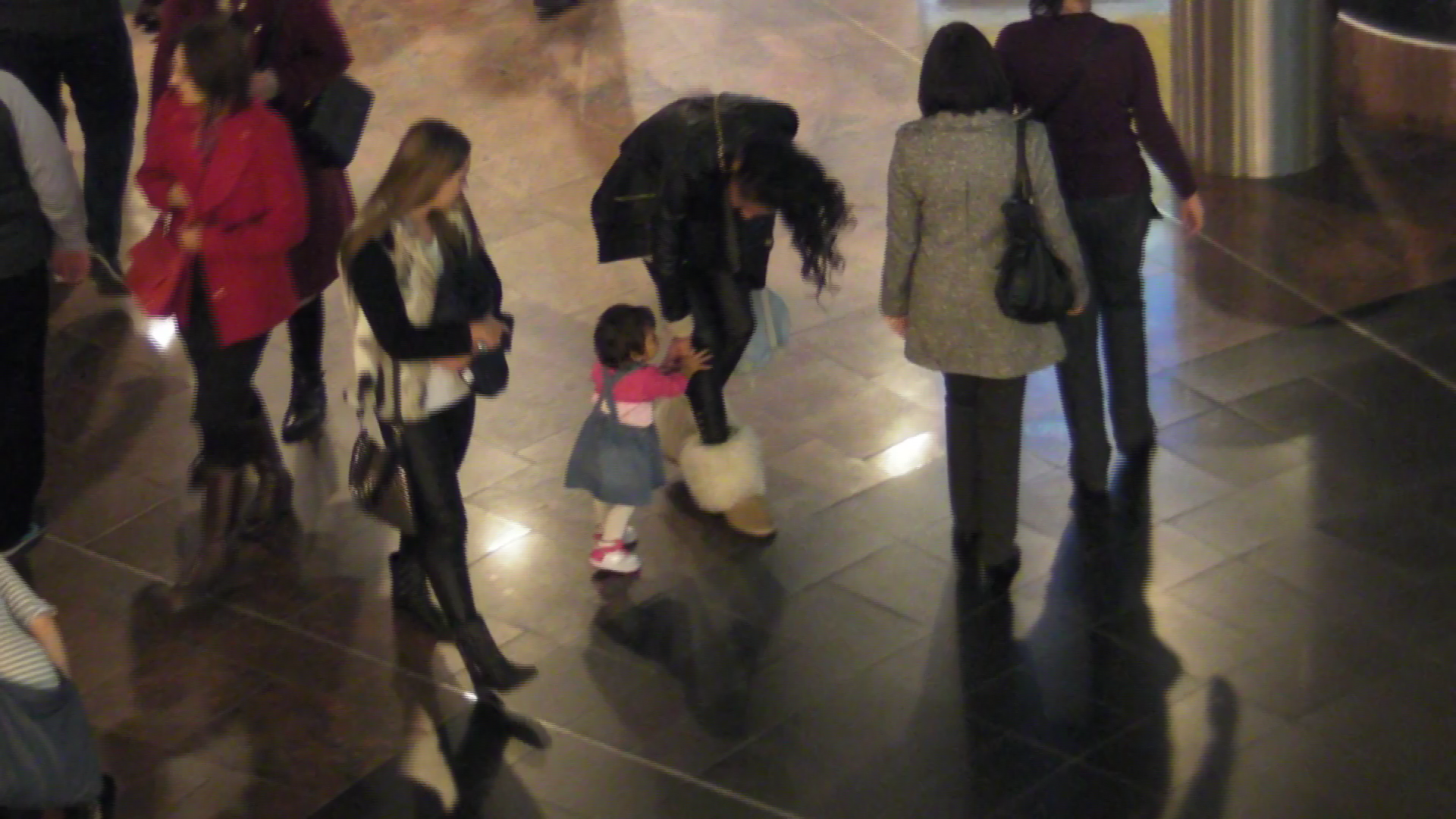 Laurette s-a plimbat cu fetita ei prin mall, iar mulatra i-a satisfacut toate mofturile