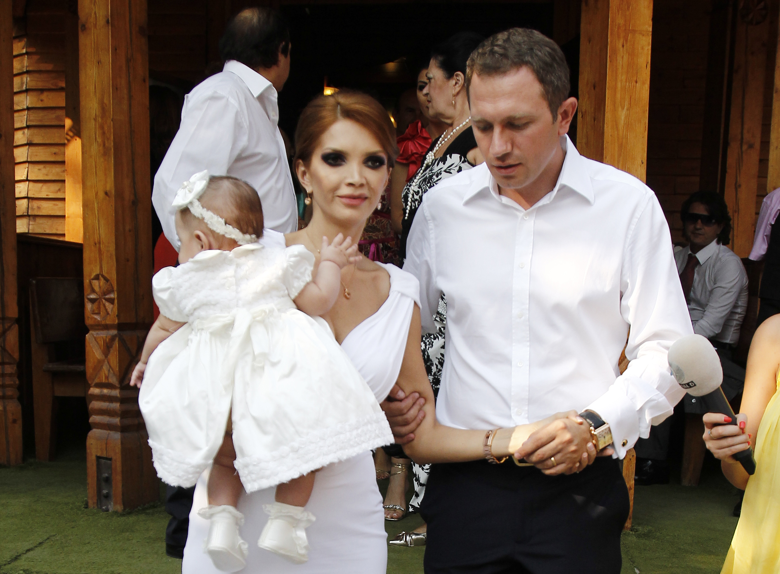 Solista a fost internata, saptamana trecuta, cu fetita ei, in urma unei raceli puternice