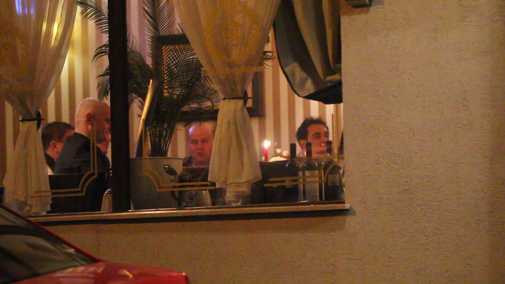 Au fost momente in care protagonistii intrunirii deveneau foarte gravi si discutau aprins