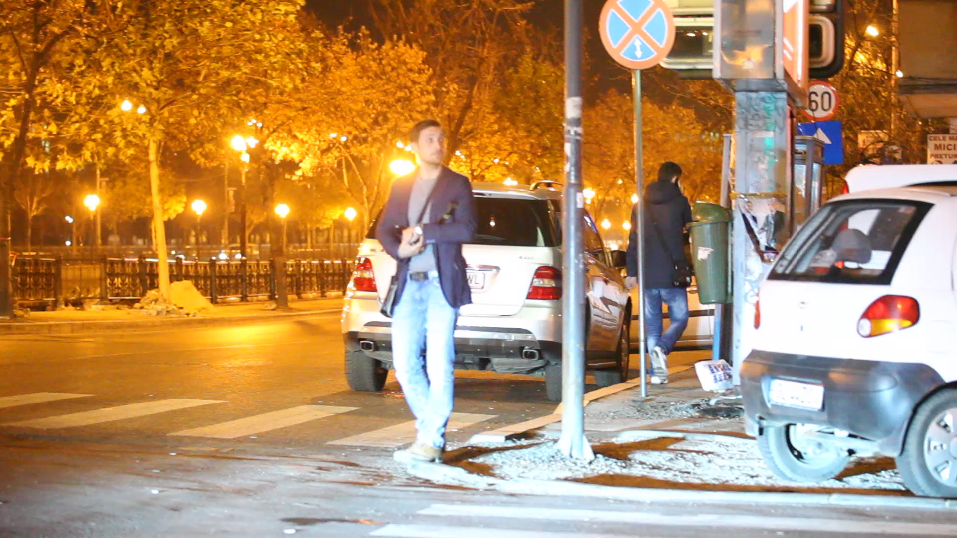 Dupa ce a plecat de la eveniment, Dani s-a dus in coltul strazii, zgribulit, unde a incercat sa cheme un taxi