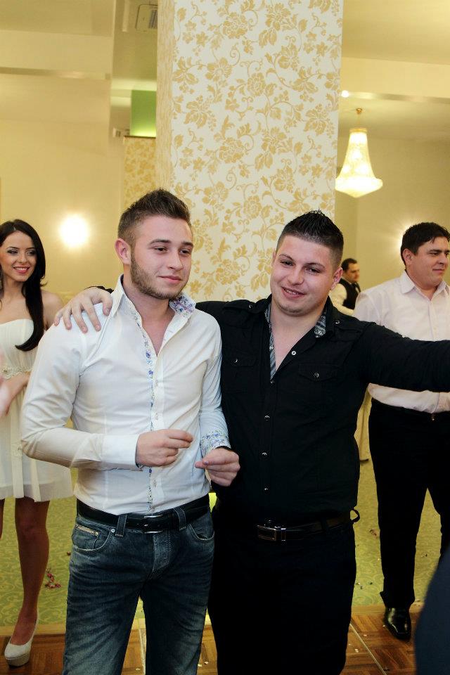 Baiatul de 21 de ani este un mare consumator al petrecerilor cu lautari