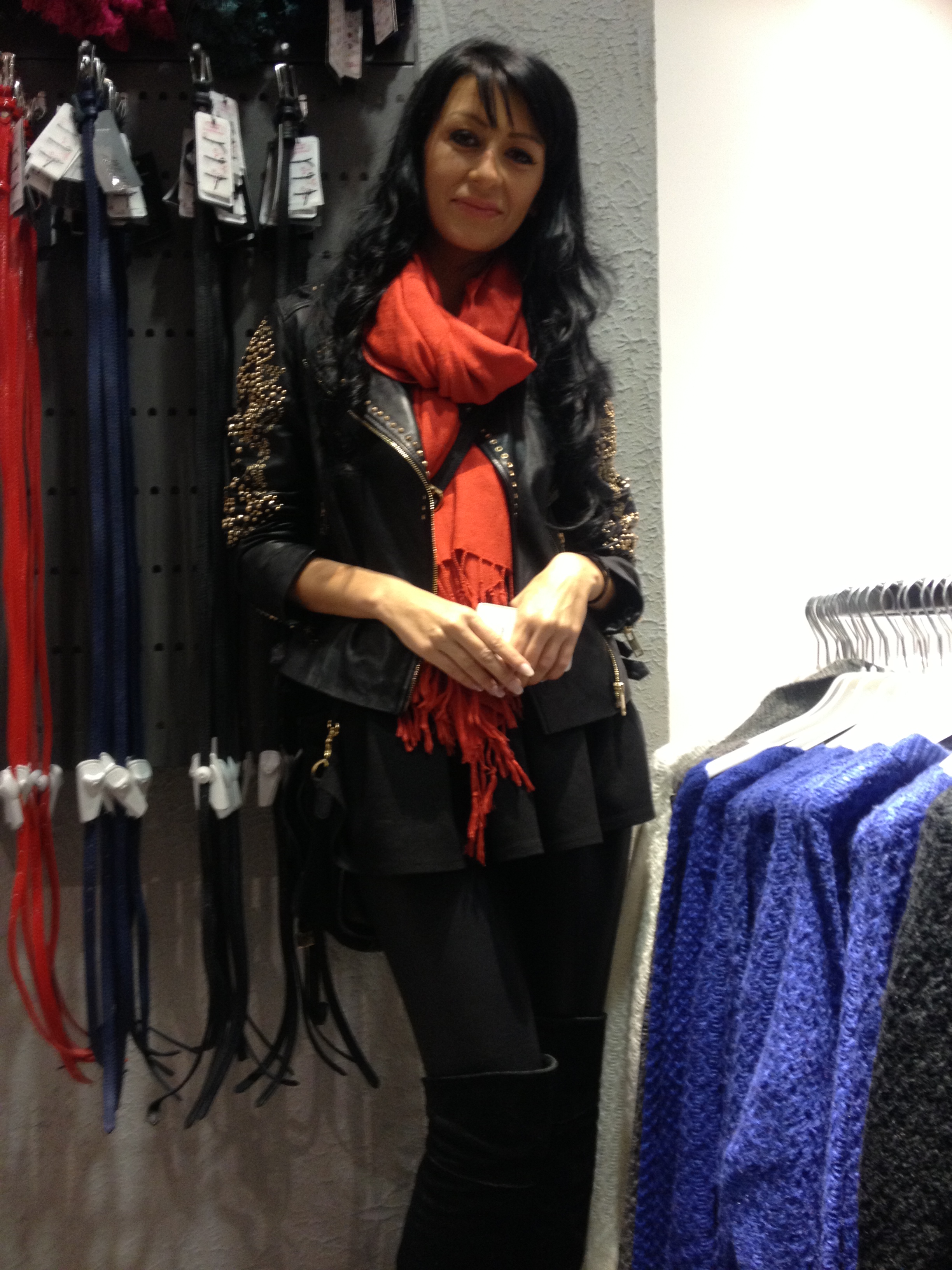 De Mos Nicolae Denisa merge se se roage la moastele Sf NIicolae