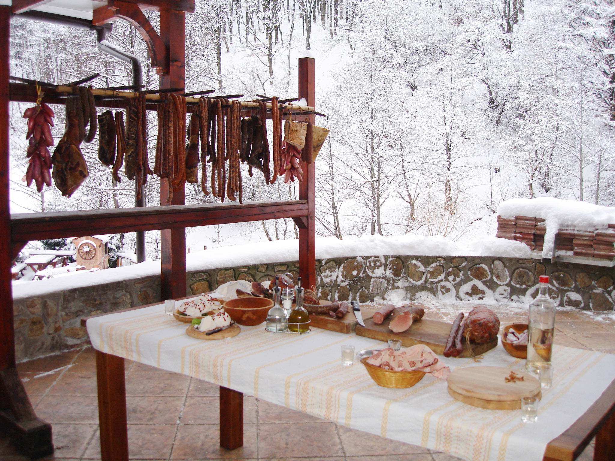 Fosta sotie a lui Cristi Borcea gateste toate specialitatile pentru masa de Craciun: carnati, toba, slanina