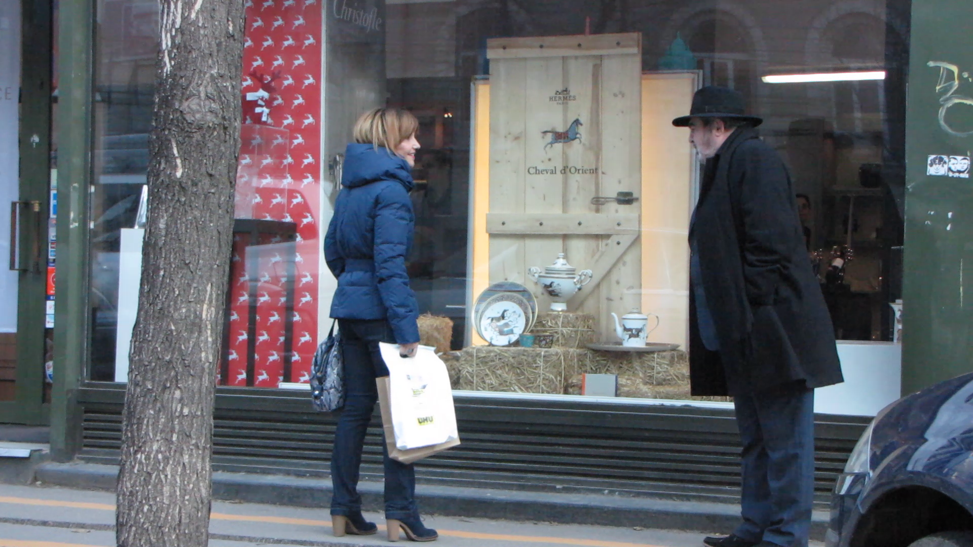 Intr-un final, Almasan prinde ocazia de a incheia conversatia cu Stanca