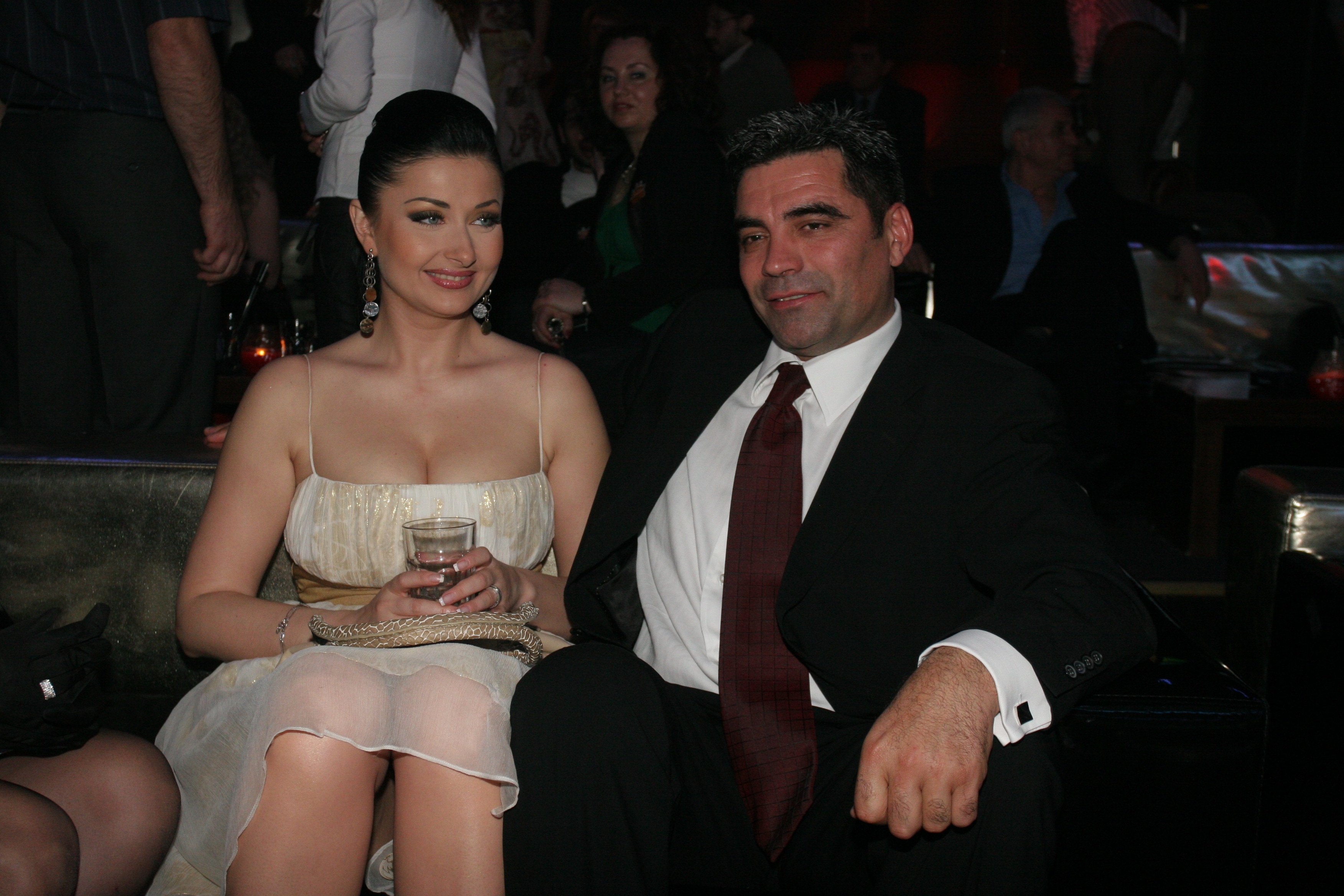 Gabi Cristea si sotul ei formeaza un cuplu de cinci ani [i reusesc sa treaca de fiecare data peste micile neintelegeri de cuplu