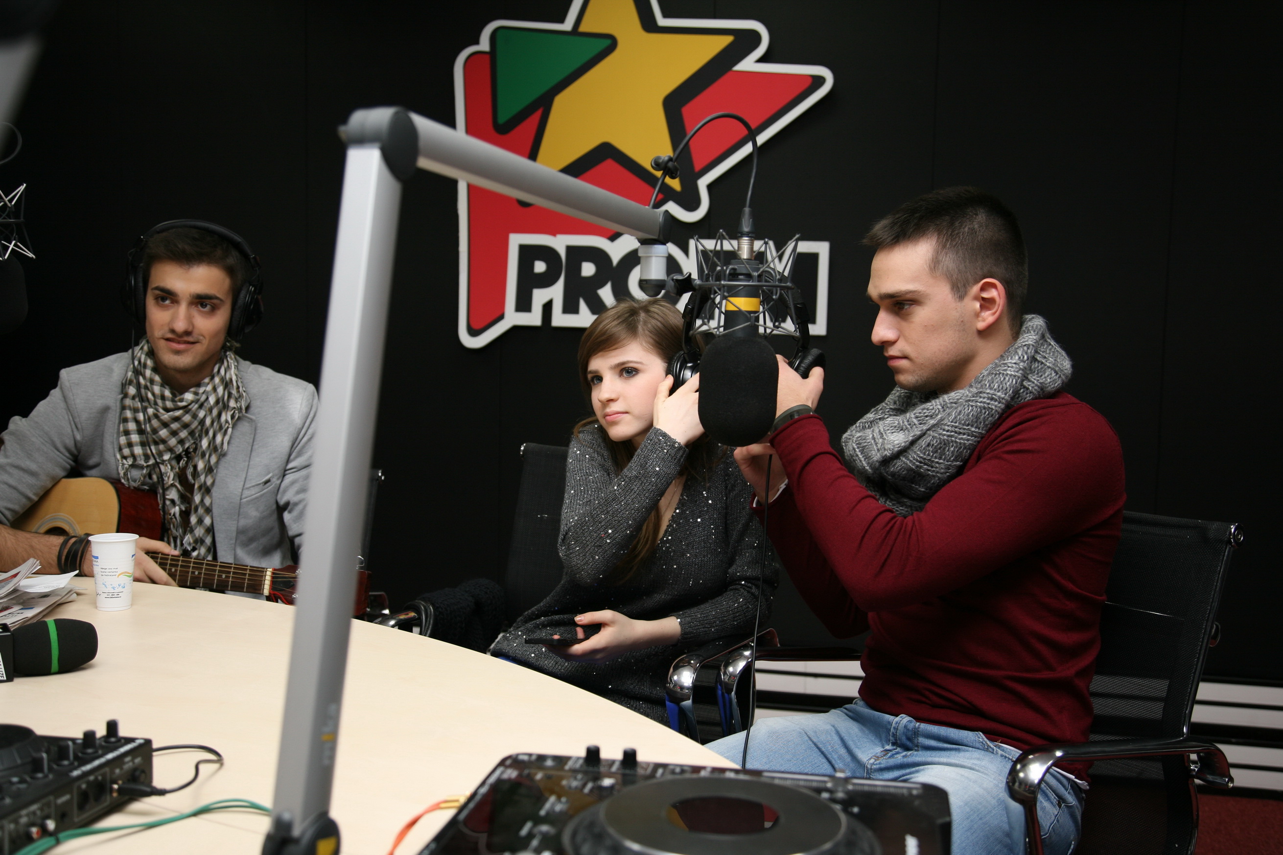 Vlad si Criss din LaLa Band l-au sarbatorit pe Moş Nicolae, in studioul ProFM!
