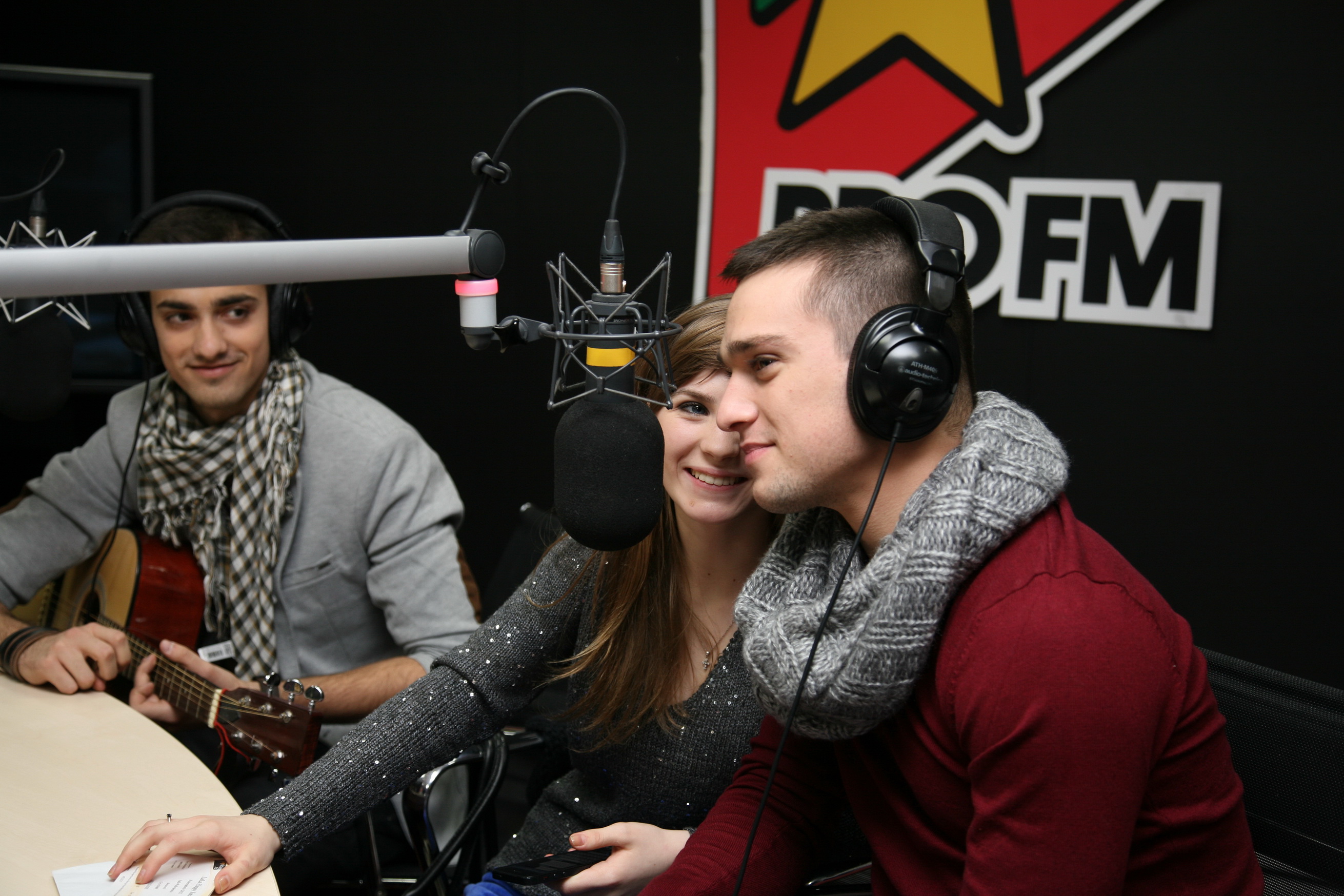 Vlad si Criss din LaLa Band l-au sarbatorit pe Moş Nicolae, in studioul ProFM!