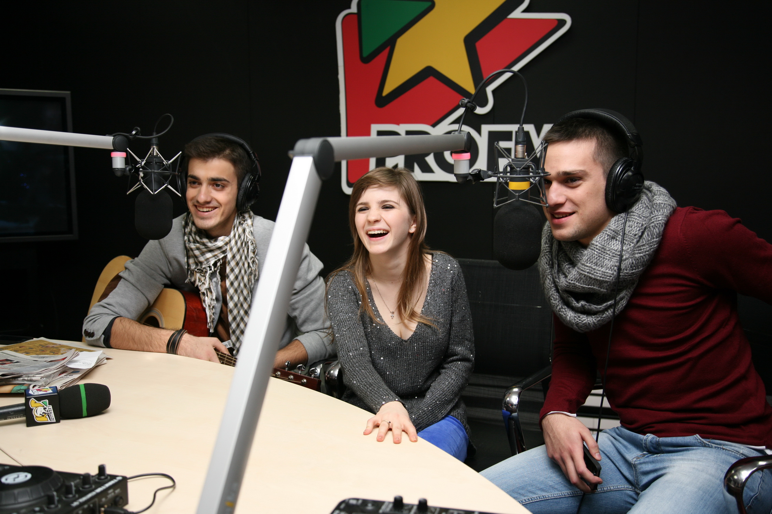 Vlad si Criss din LaLa Band l-au sarbatorit pe Moş Nicolae, in studioul ProFM!