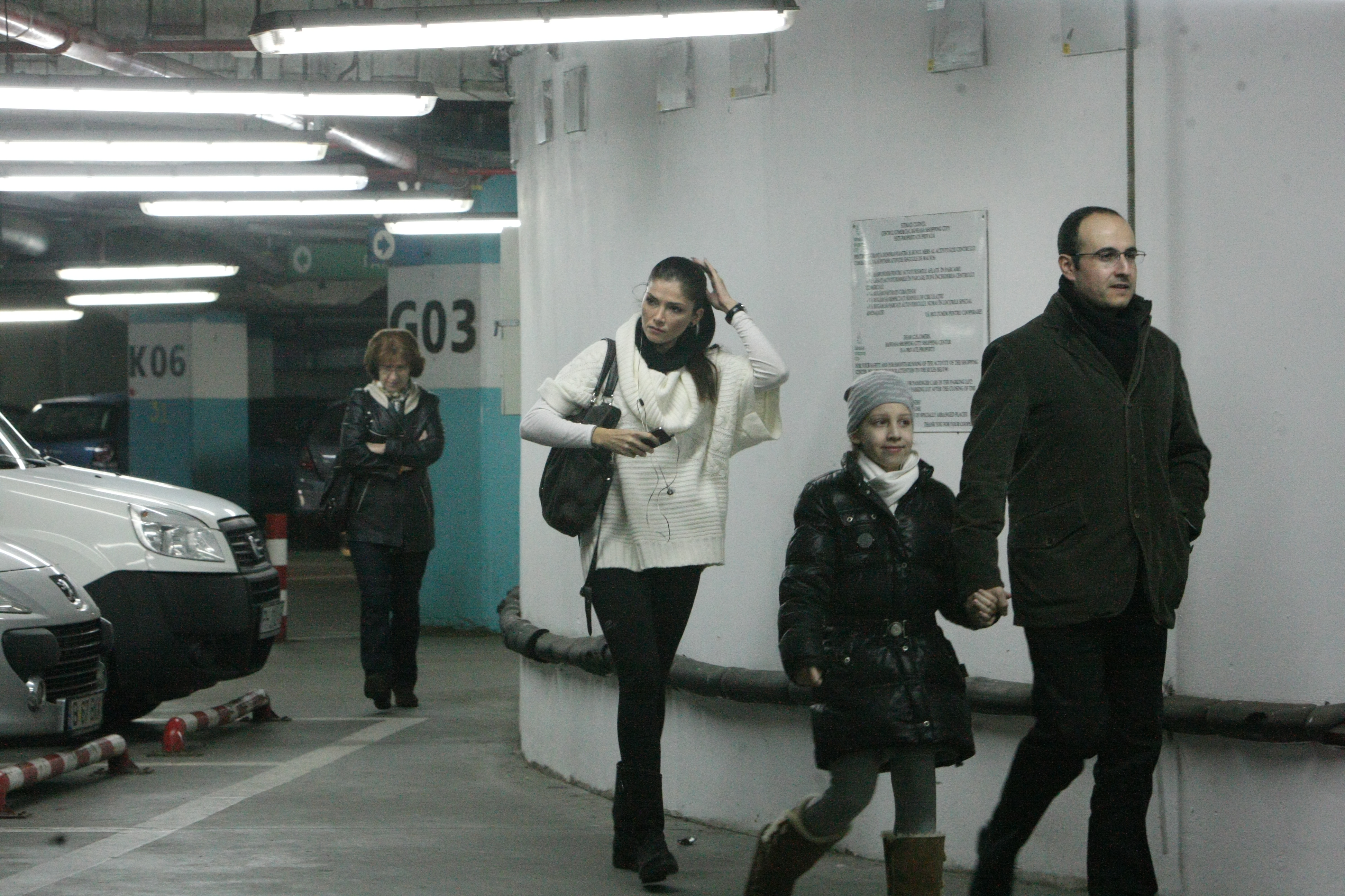 Dupa ce si-a pus ordine in prioritati si in lista, Alina s-a oprit direct la mall pentru a se relaxa