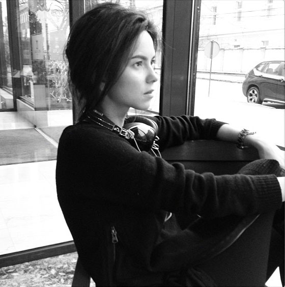 Inna, complet naturală! Uite-o pe bruneta sexy cum arată fără pic de machiaj! Vă place sau nu?