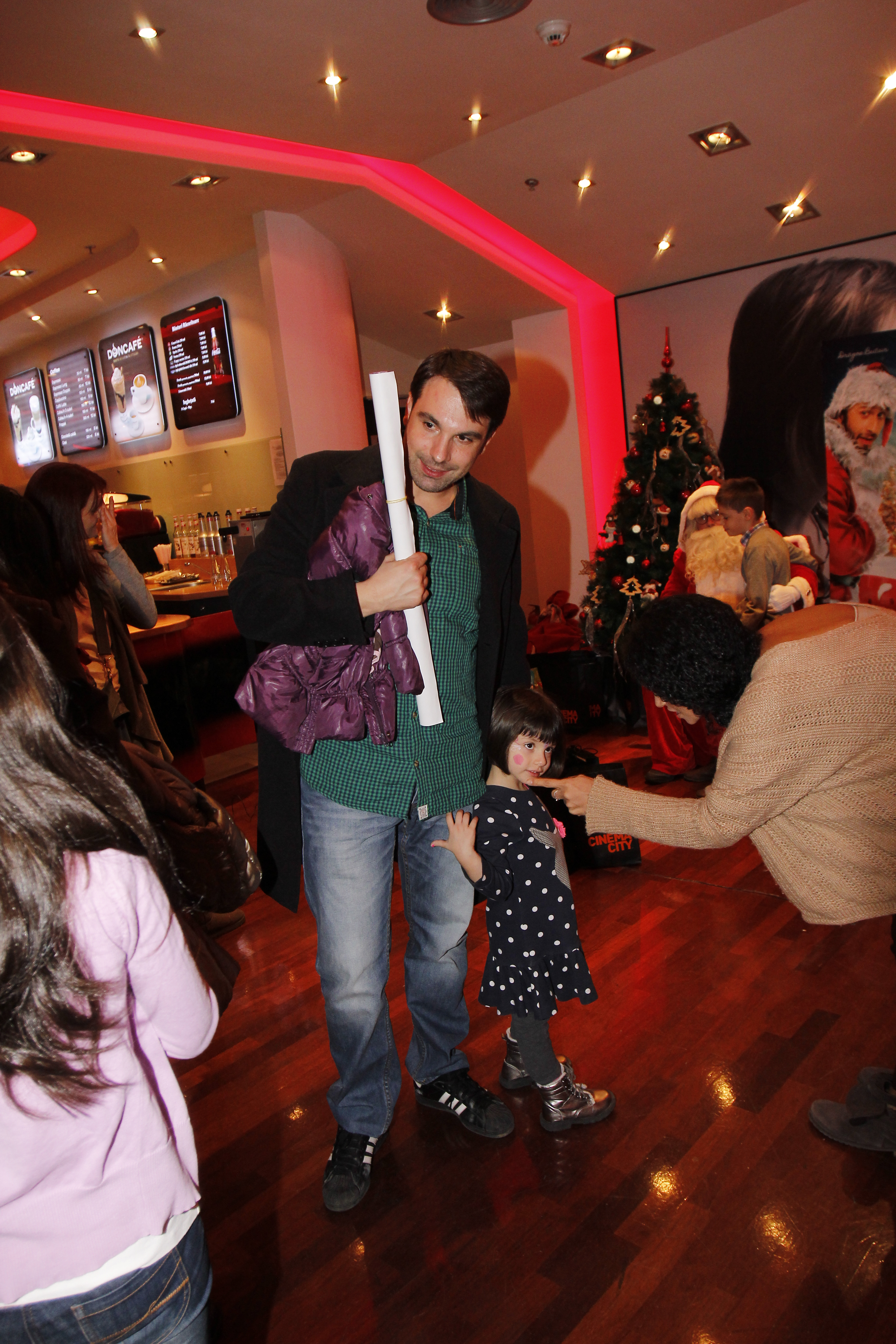 Papi este adeptul blugilor, asa ca este extrem de multumit atunci cand poate sa-i poarte si la evenimente mondene