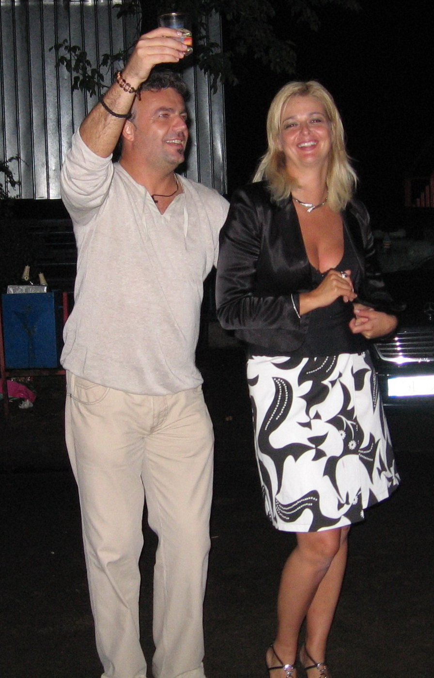 Iuliana Marciuc si Adrian Enache s-au iubit timp de 14 ani clandestin, pana in 2009, cand solistul a decis sa divorteze