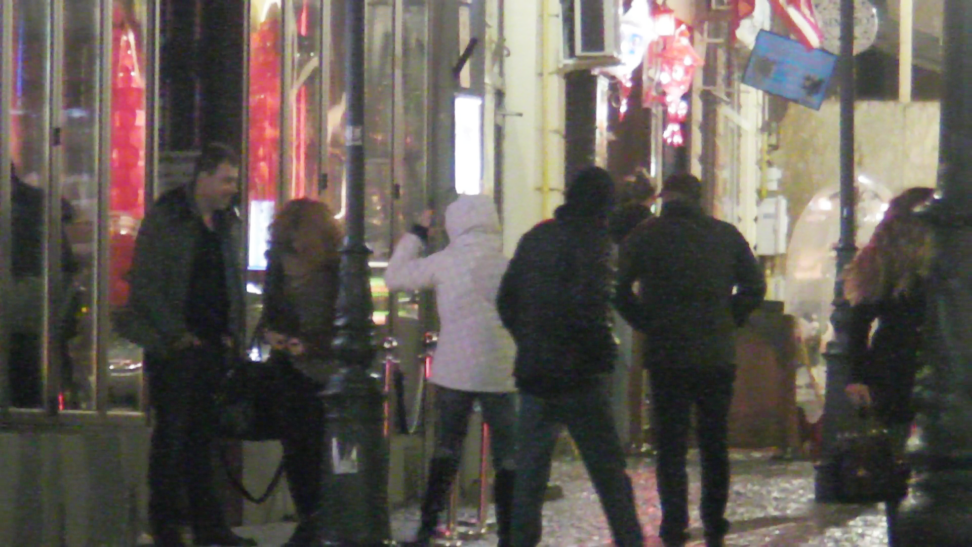 Bittman nu a plecat singur din club, ci insotot de creata si o amica a lor