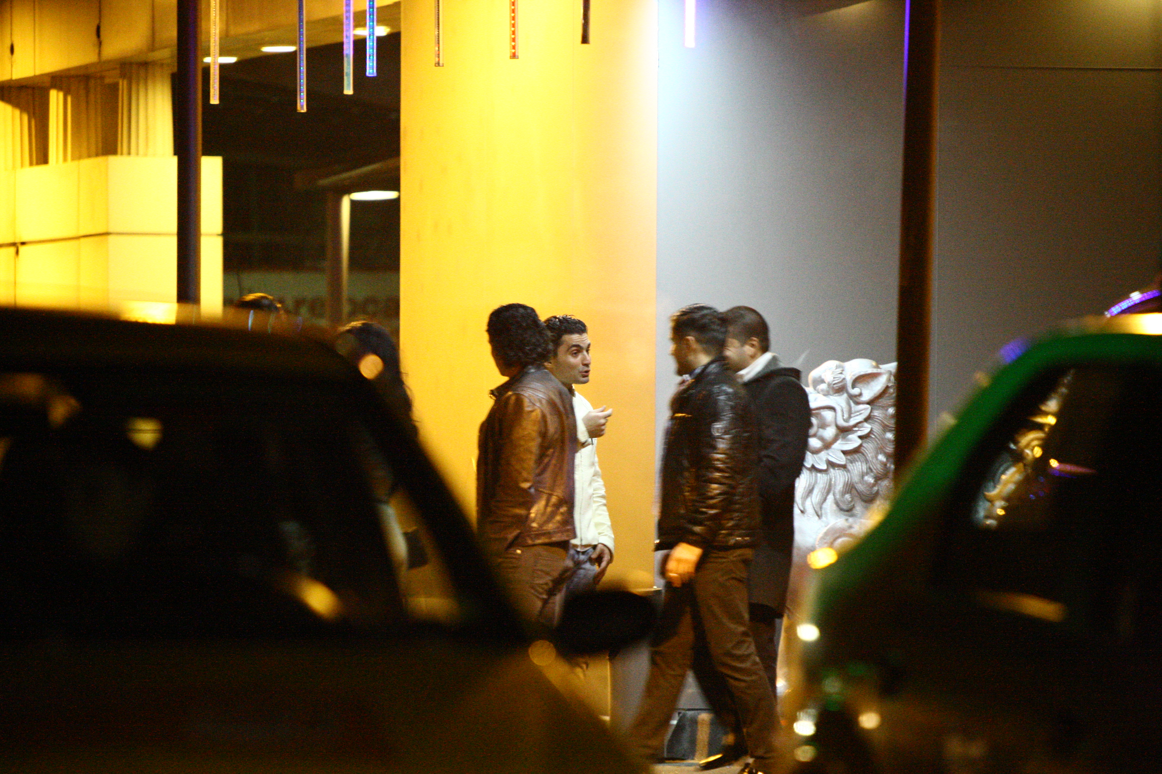 Dupa ce s-au distrat cateva ore si intr-un alt club, gasca de baieti s-a destramat, fiecare indreptandu-se la casele lor